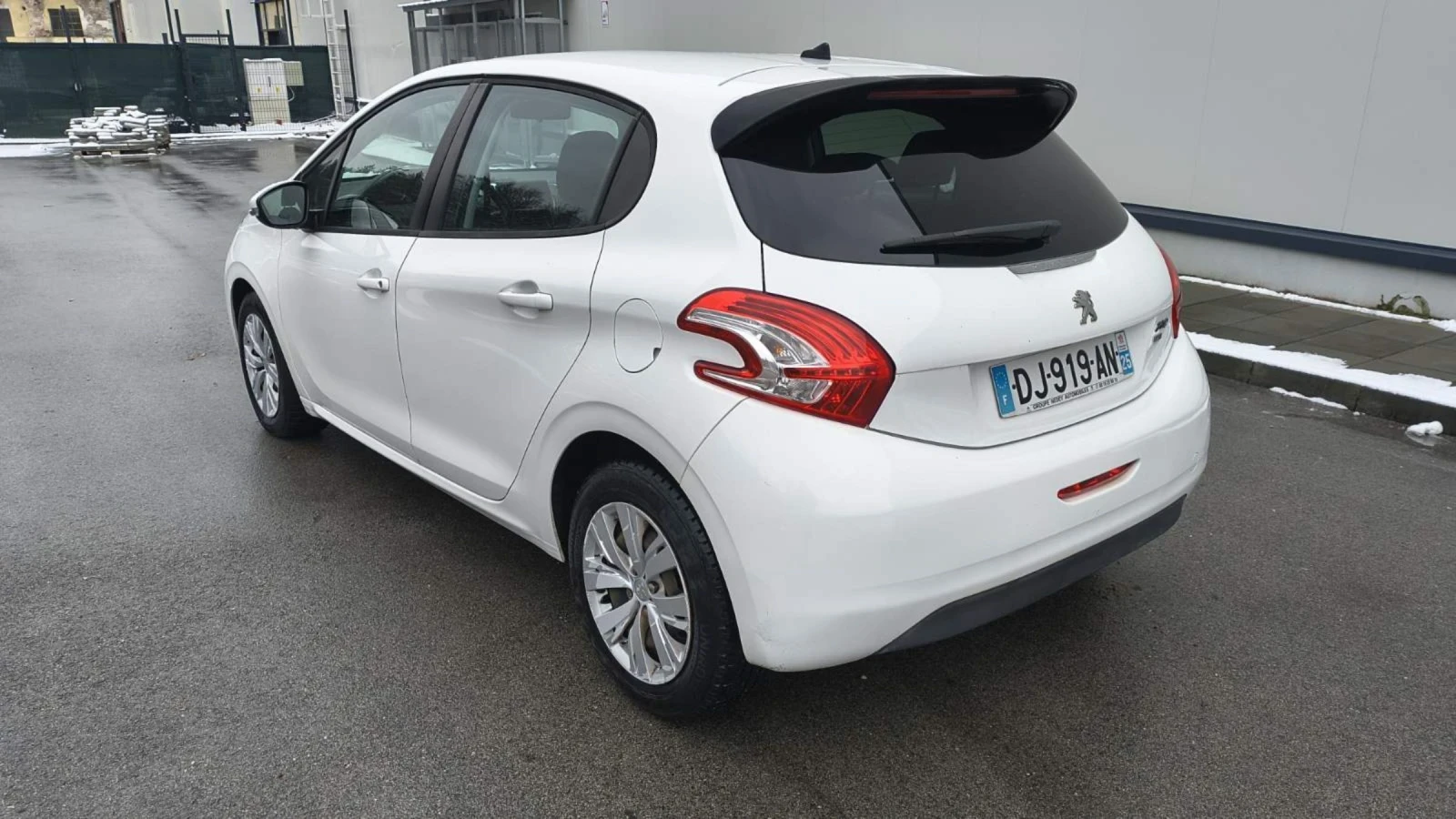 Peugeot 208 1.6 HDI NAVI , снимка 8 - Автомобили и джипове - 53771532