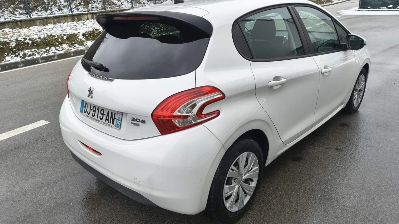 Peugeot 208 1.6 HDI NAVI , снимка 7 - Автомобили и джипове - 53771532