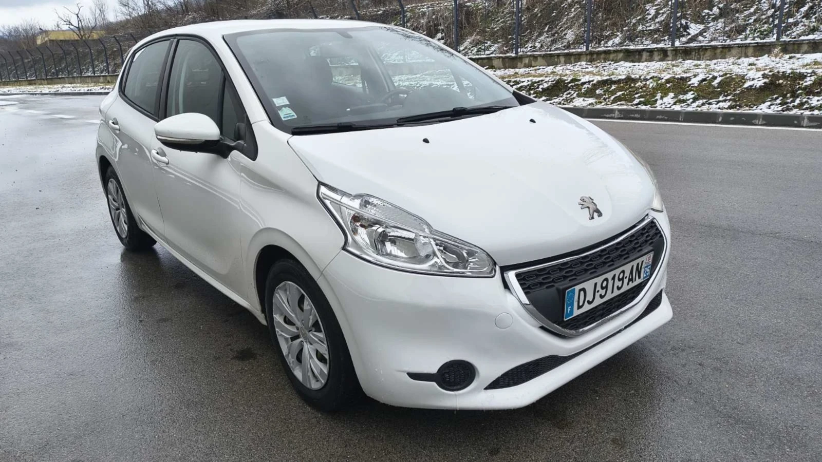 Peugeot 208 1.6 HDI NAVI , снимка 3 - Автомобили и джипове - 53771532