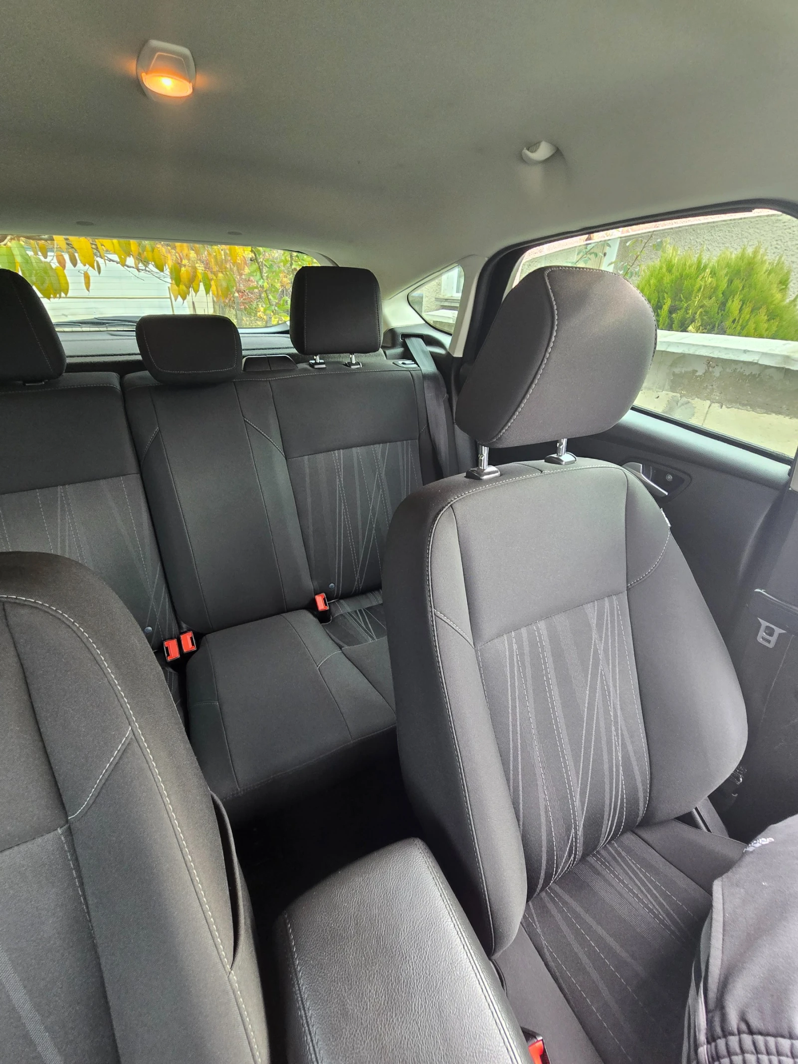 Ford Focus SE 2.0 160кс, снимка 15 - Автомобили и джипове - 54001426