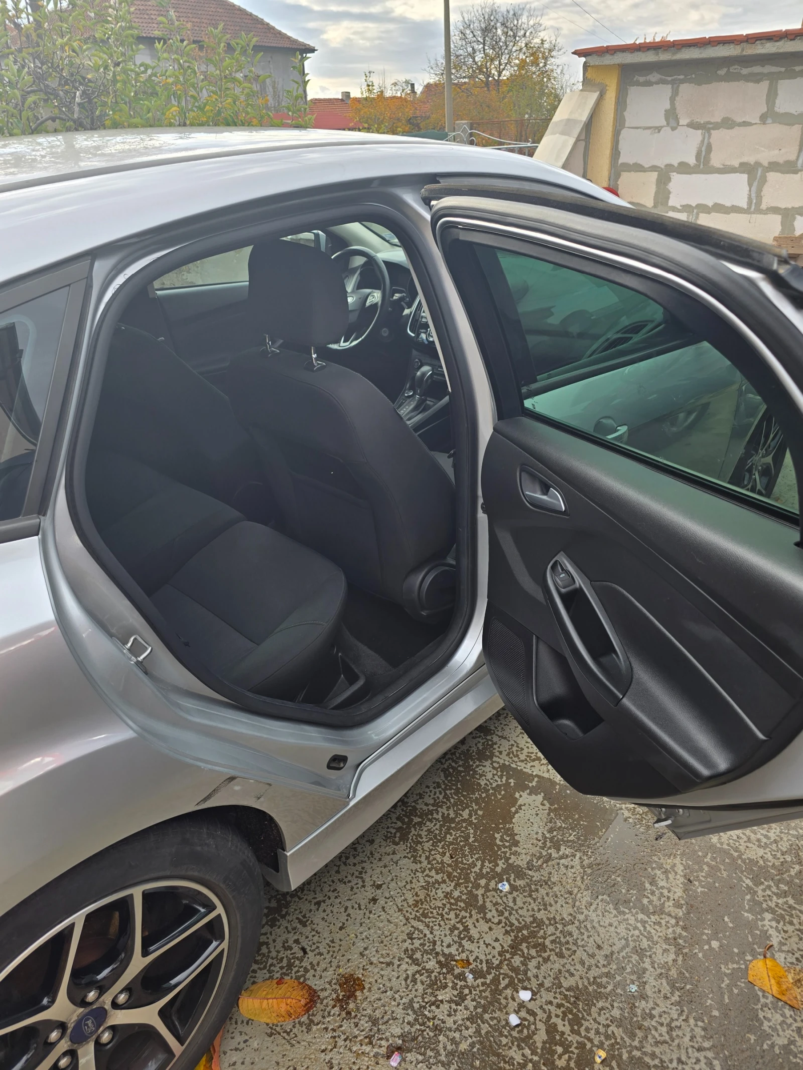 Ford Focus SE 2.0 160кс, снимка 8 - Автомобили и джипове - 54001426