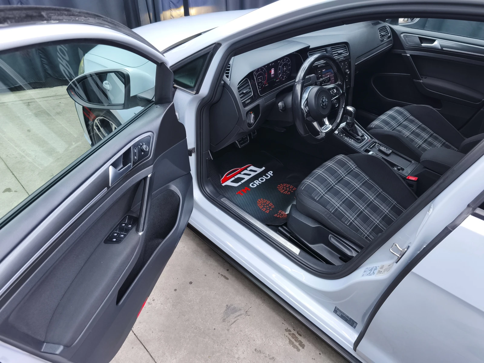 VW Golf GTD Automatic 184k.c E6B* FULL* , снимка 7 - Автомобили и джипове - 54077575