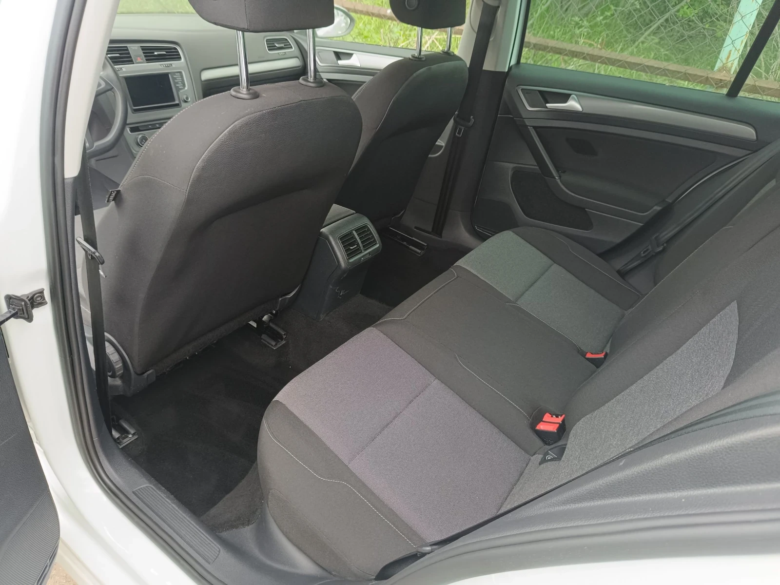 VW Golf 1.6tdi, снимка 9 - Автомобили и джипове - 54128056