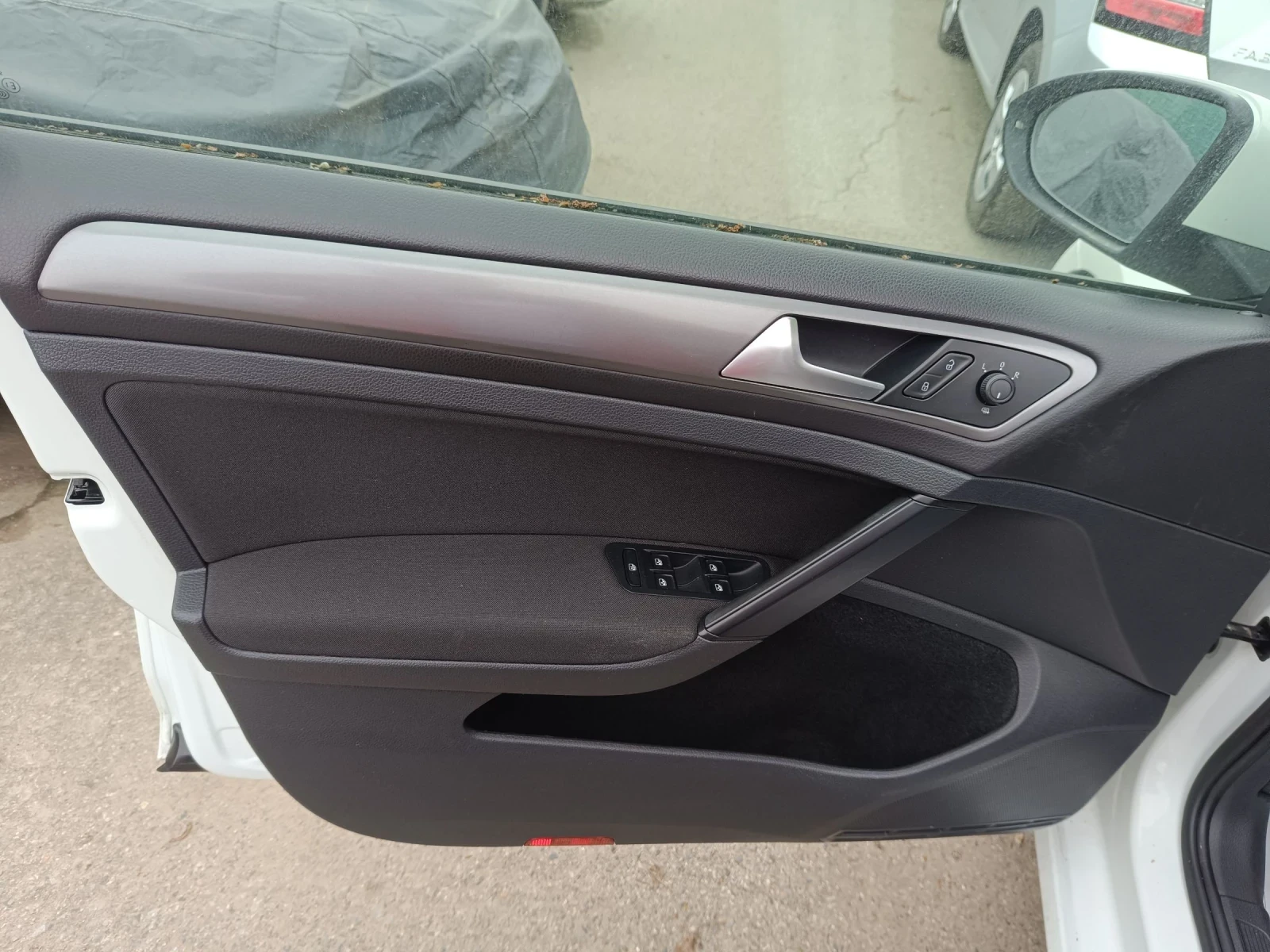 VW Golf 1.6tdi, снимка 13 - Автомобили и джипове - 54128056