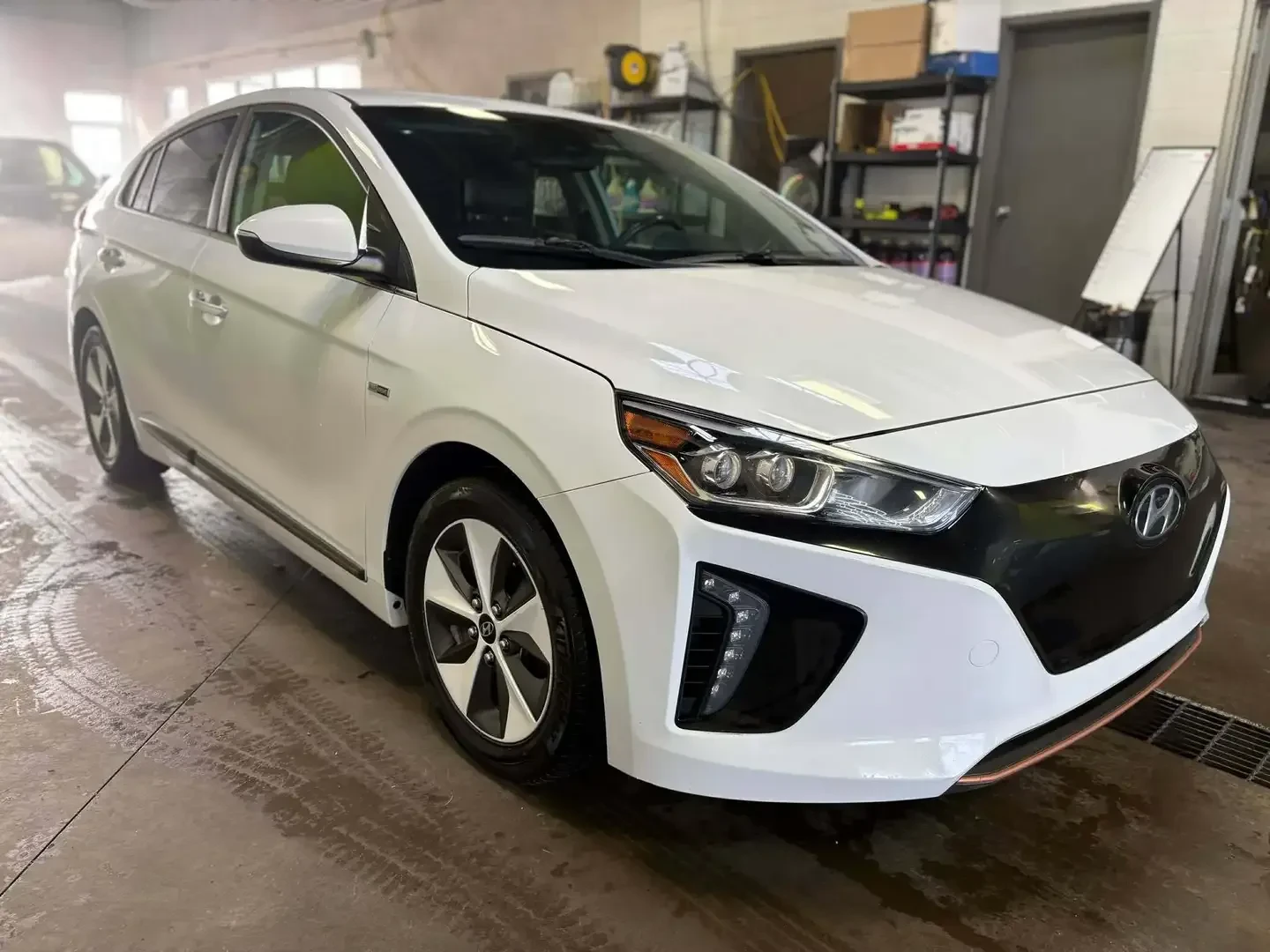 Hyundai Ioniq Electric ULTIMATE КОЖА ШИБЕДАХ CARPLAY KEYLESS ACC, снимка 3 - Автомобили и джипове - 54150561