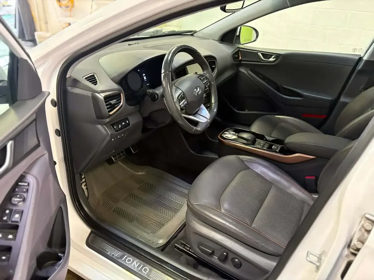 Hyundai Ioniq Electric ULTIMATE КОЖА ШИБЕДАХ CARPLAY KEYLESS ACC, снимка 6 - Автомобили и джипове - 54150561