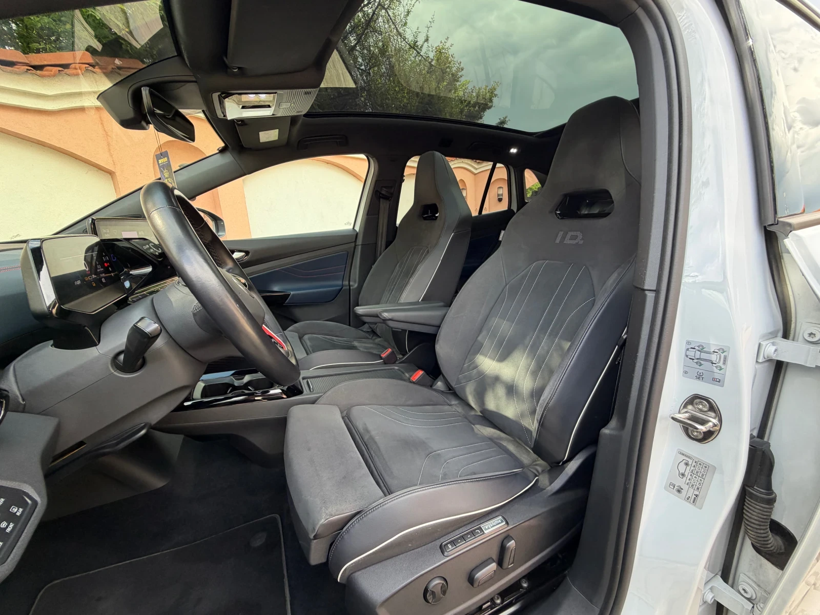 VW ID.4 GTX/Пано/360кам/Термоп/SportSeats/HeadUp/92хкм, снимка 8 - Автомобили и джипове - 54684970