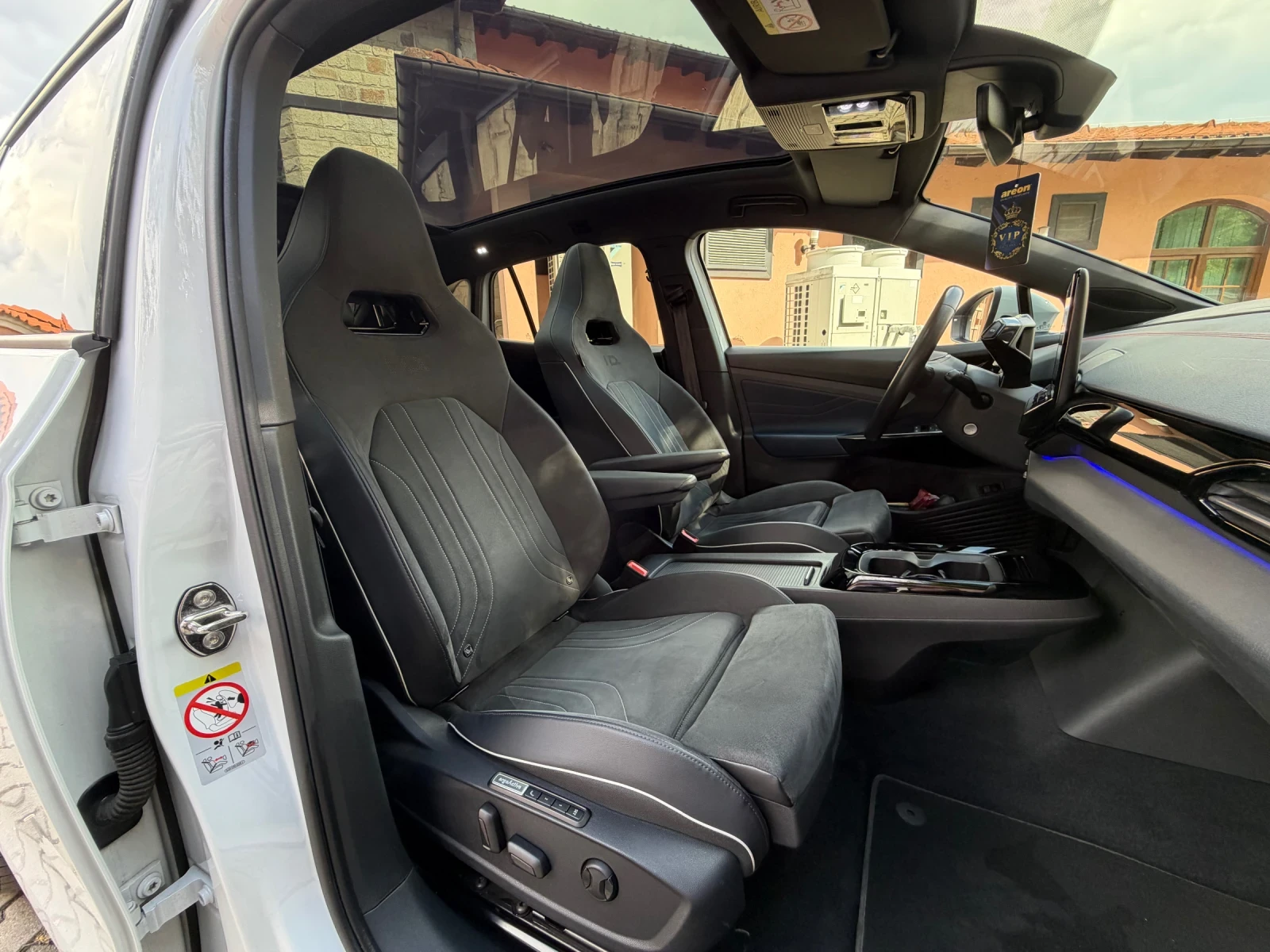 VW ID.4 GTX/Пано/360кам/Термоп/SportSeats/HeadUp/92хкм, снимка 9 - Автомобили и джипове - 54684970