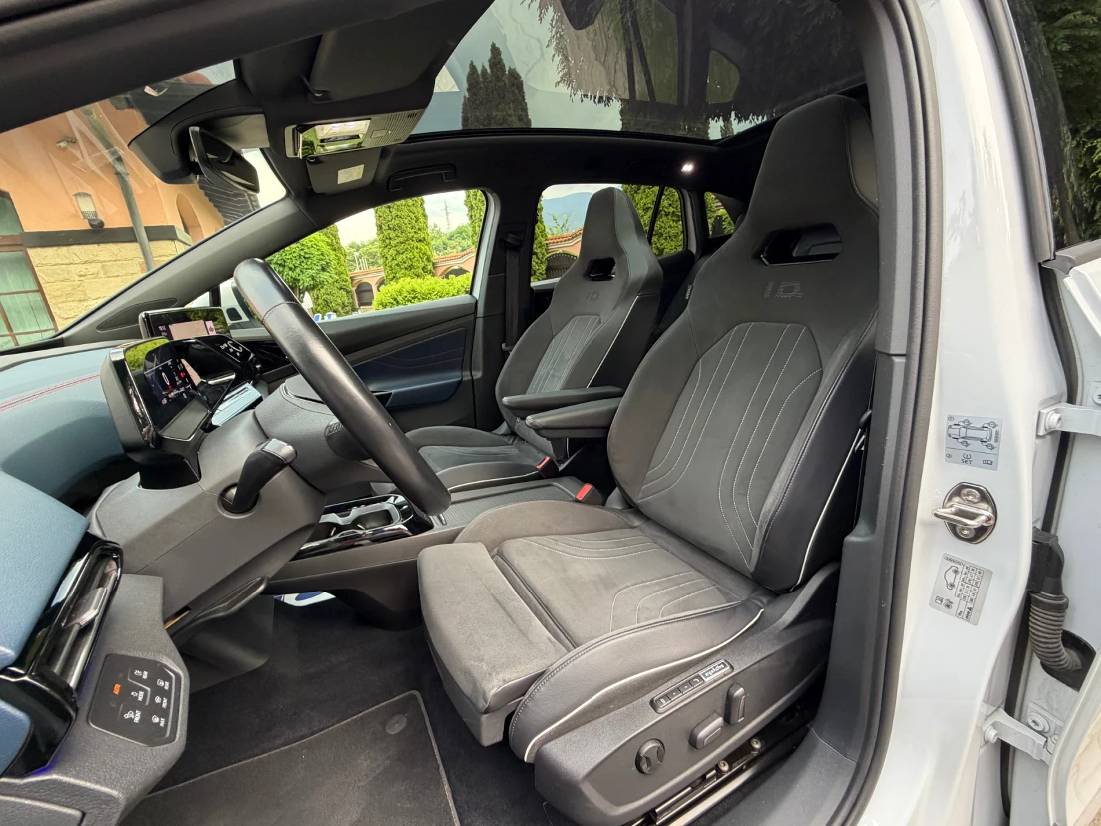 VW ID.4 GTX/Пано/360кам/Термоп/SportSeats/93хкм/НАЛИЧНА, снимка 8 - Автомобили и джипове - 54965104