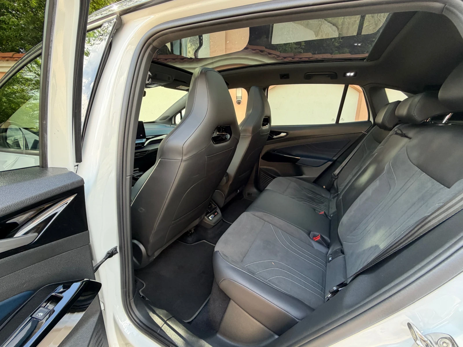 VW ID.4 GTX/Пано/360кам/Термоп/SportSeats/HeadUp/92хкм, снимка 10 - Автомобили и джипове - 54684970