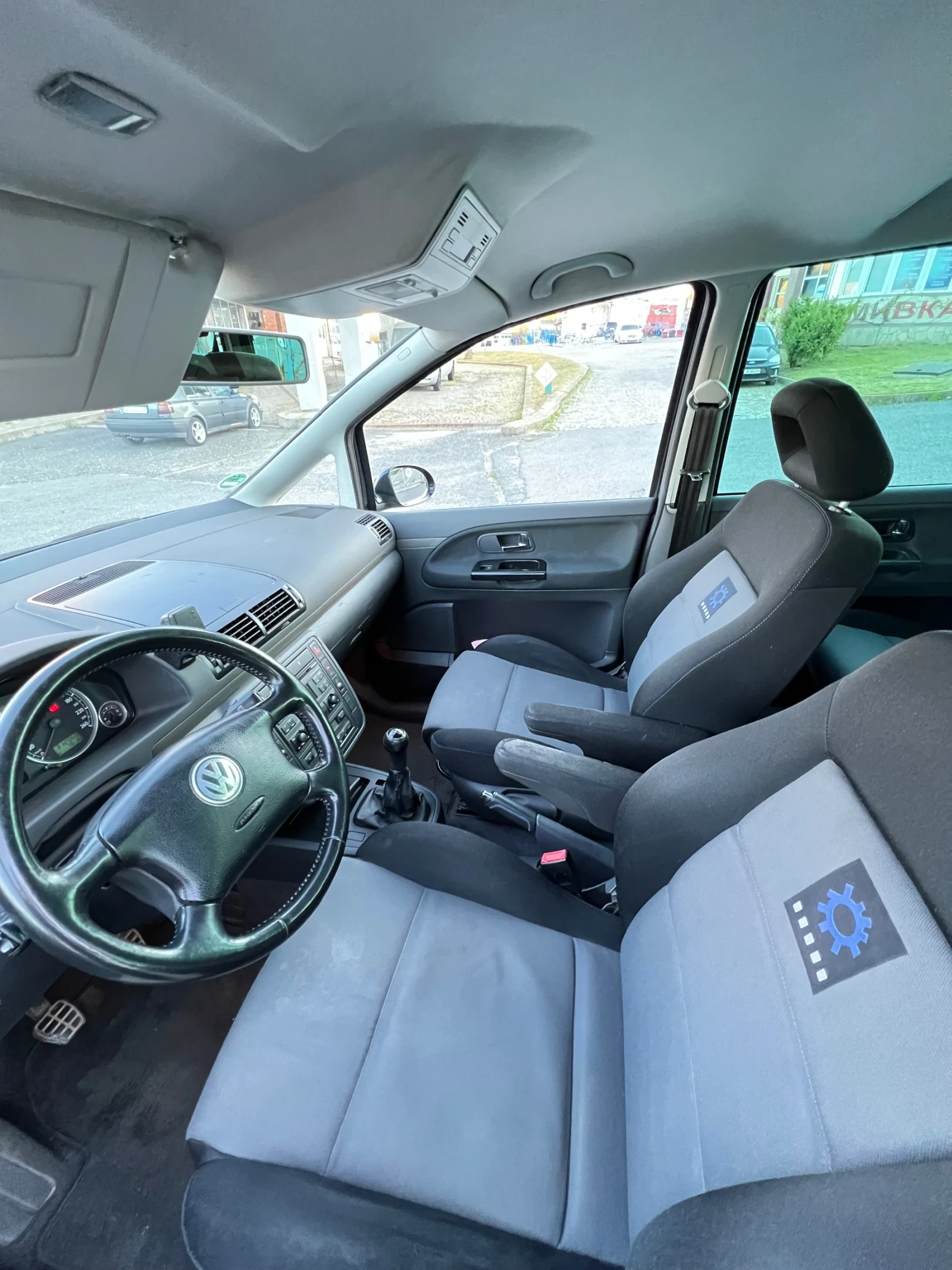 VW Sharan 2.0 TDI, снимка 8 - Автомобили и джипове - 54314444