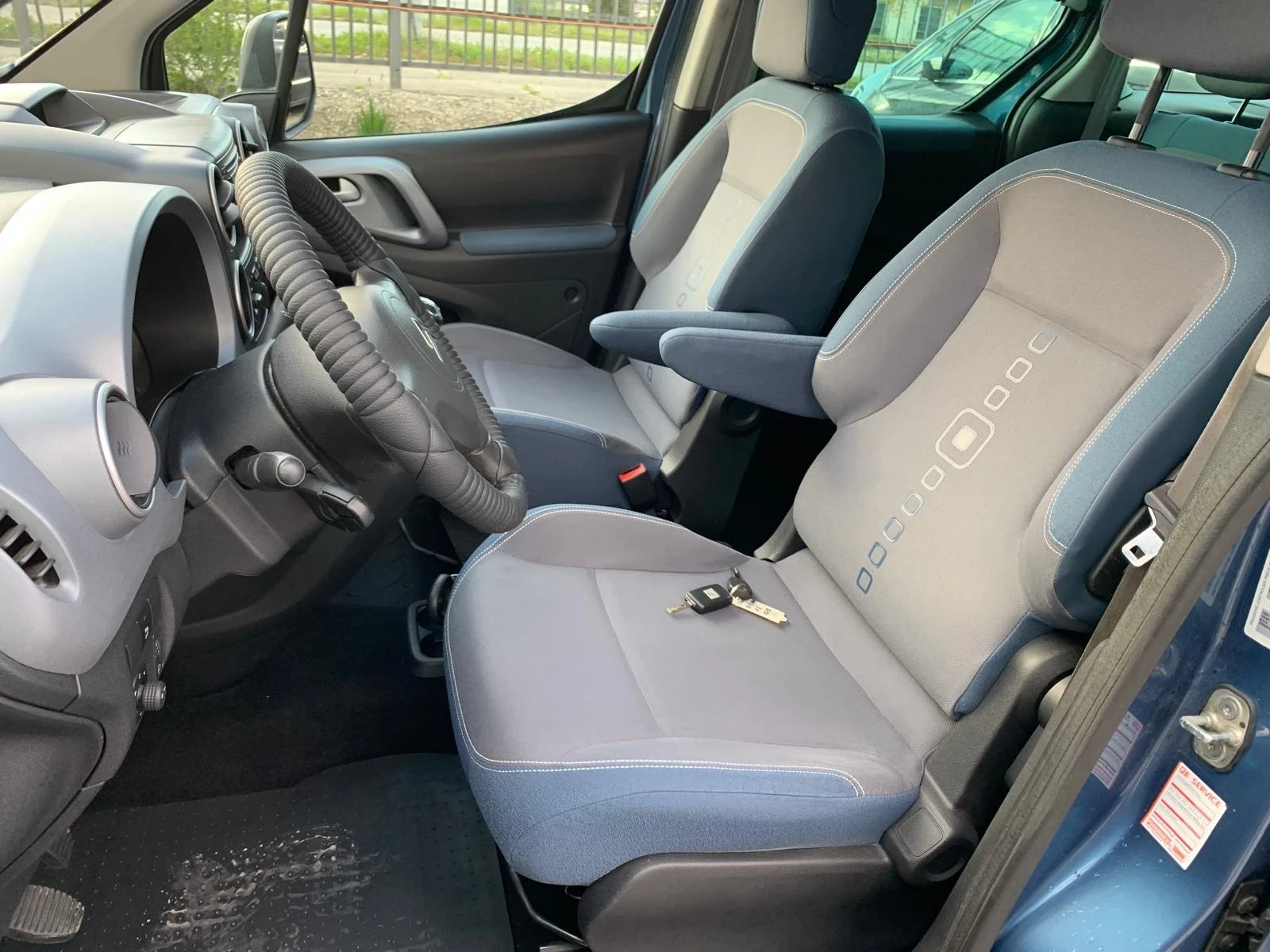Citroen Berlingo 1.6 HDI MULTISPACE, снимка 13 - Автомобили и джипове - 54347196