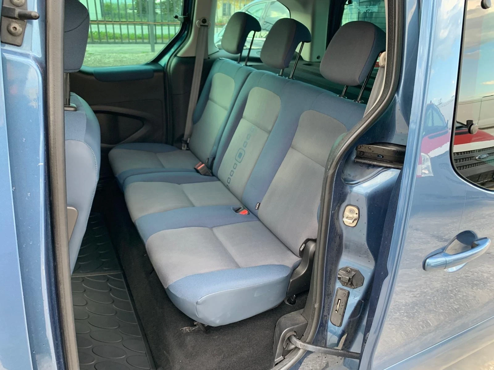 Citroen Berlingo 1.6 HDI MULTISPACE, снимка 17 - Автомобили и джипове - 54347196