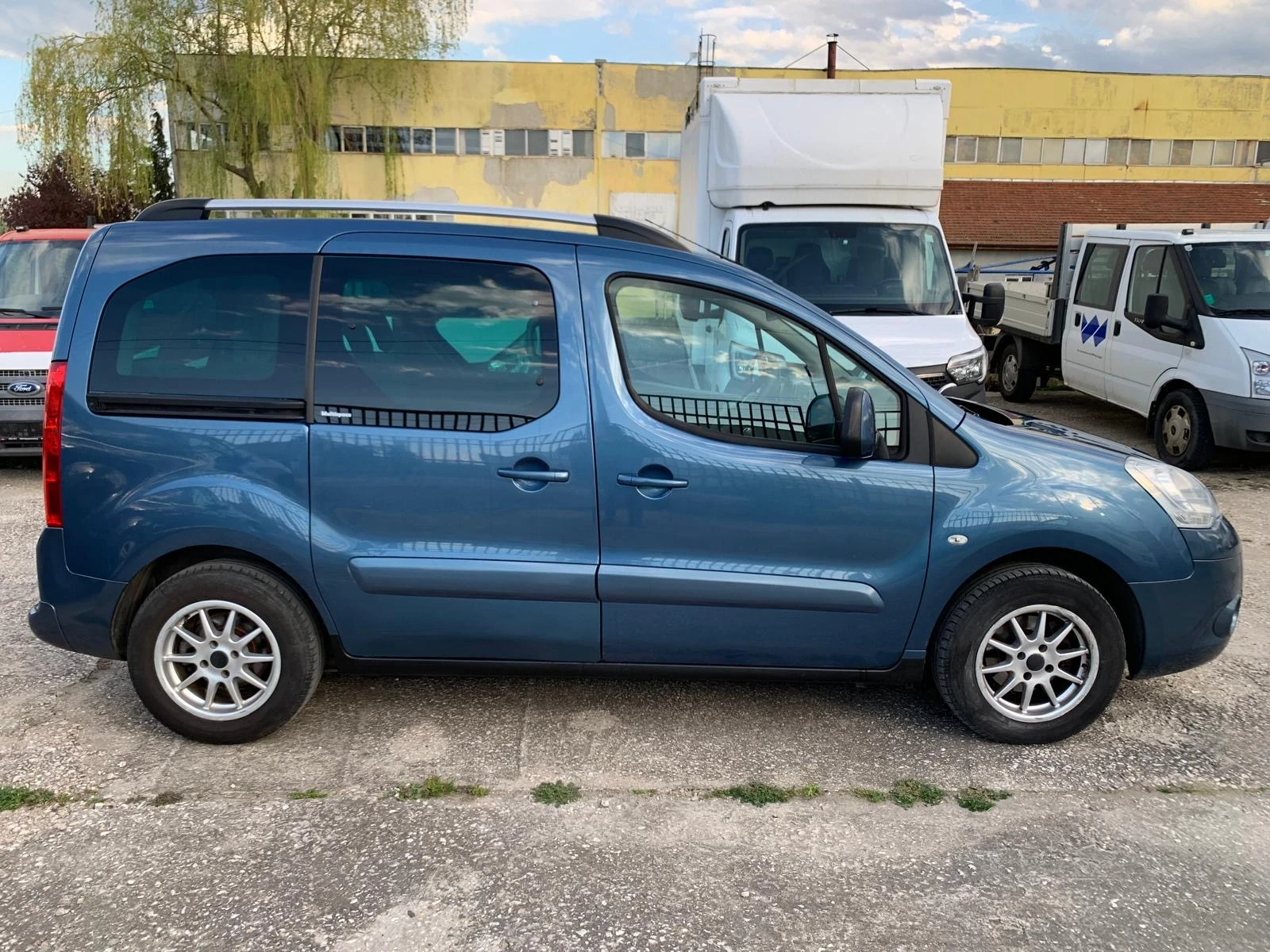 Citroen Berlingo 1.6 HDI MULTISPACE, снимка 4 - Автомобили и джипове - 54347196