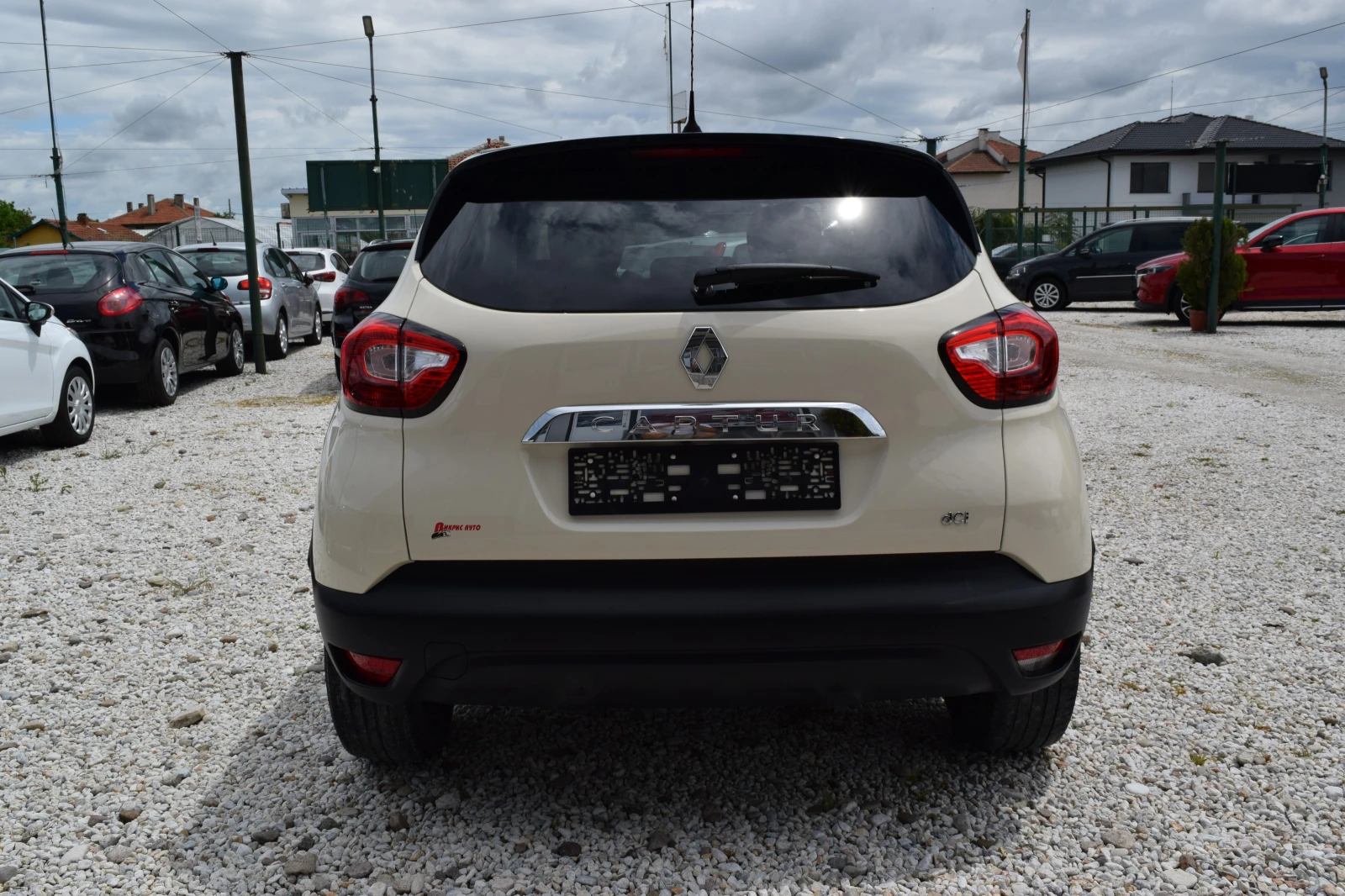 Renault Captur 1.5dci* 110kc* Euro5B* Нави* Камера* Keyless, снимка 6 - Автомобили и джипове - 54665366