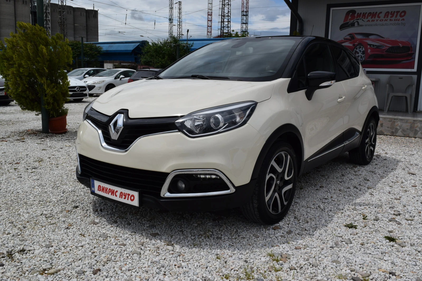 Renault Captur 1.5dci* 110kc* Euro5B* Нави* Камера* Keyless, снимка 3 - Автомобили и джипове - 54665366