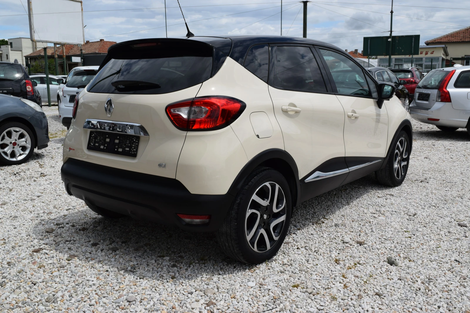 Renault Captur 1.5dci* 110kc* Euro5B* Нави* Камера* Keyless, снимка 7 - Автомобили и джипове - 54665366