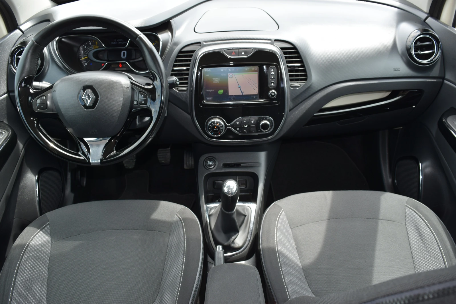 Renault Captur 1.5dci* 110kc* Euro5B* Нави* Камера* Keyless, снимка 13 - Автомобили и джипове - 54665366