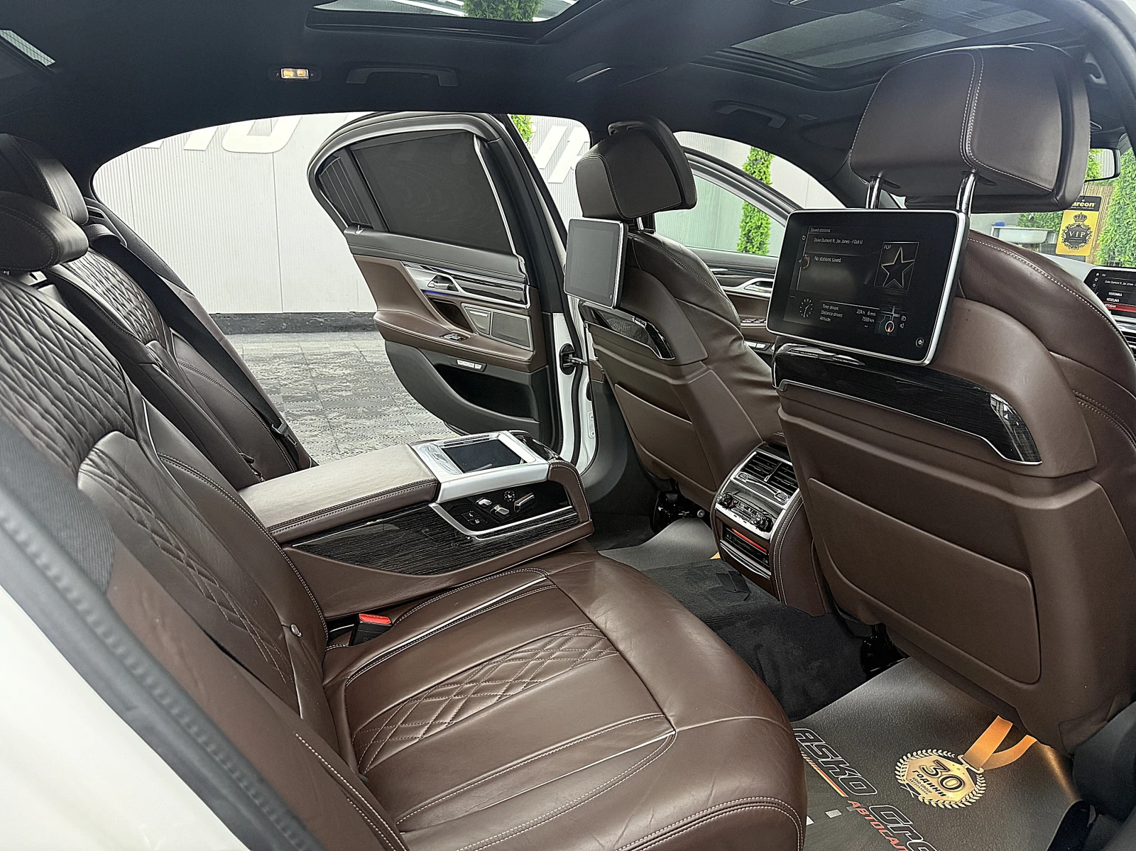 BMW 730 M-Paket/Long/PANORAMA/2xTV/БИЗНЕС КЛАС/ЛИЗИНГ, снимка 14 - Автомобили и джипове - 54937991