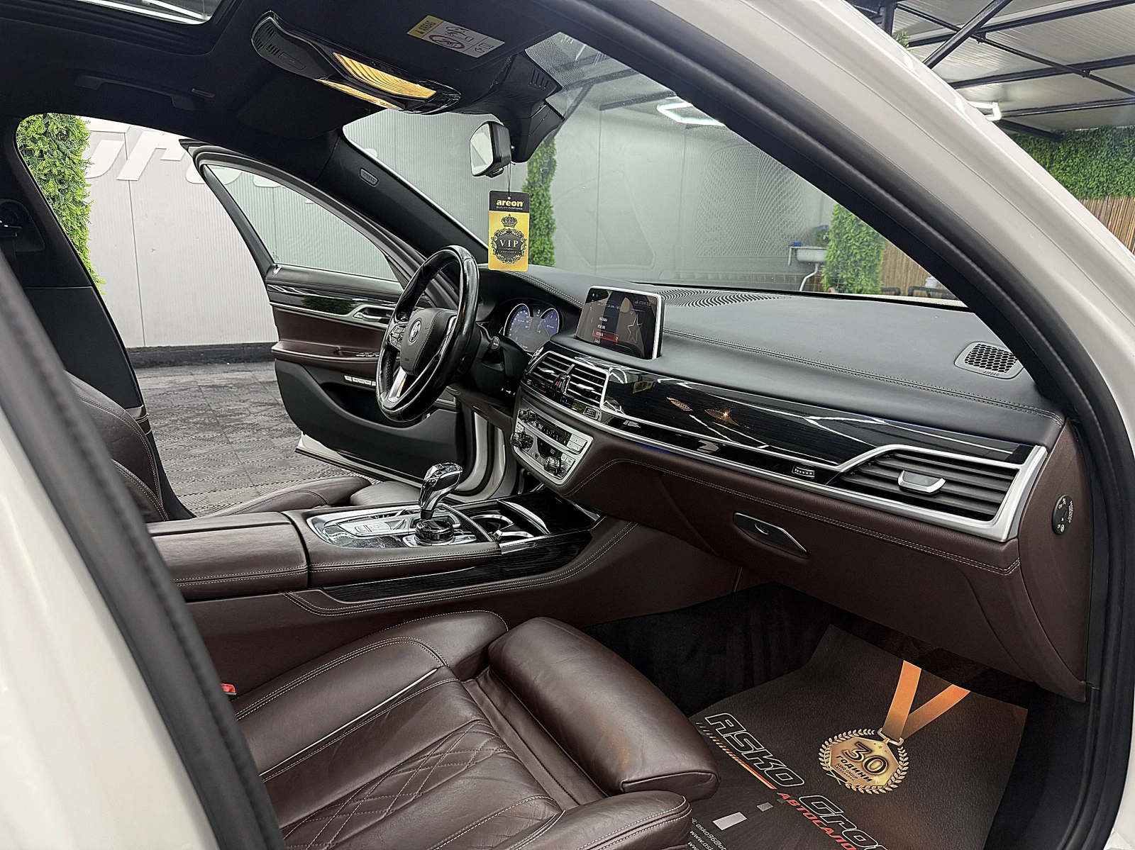 BMW 730 M-Paket/Long/PANORAMA/2xTV/БИЗНЕС КЛАС/ЛИЗИНГ, снимка 11 - Автомобили и джипове - 54937991
