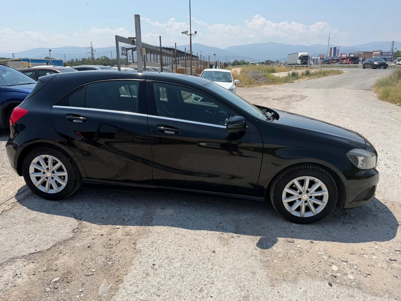 Mercedes-Benz A 180 (Като Нова), снимка 4 - Автомобили и джипове - 55388708