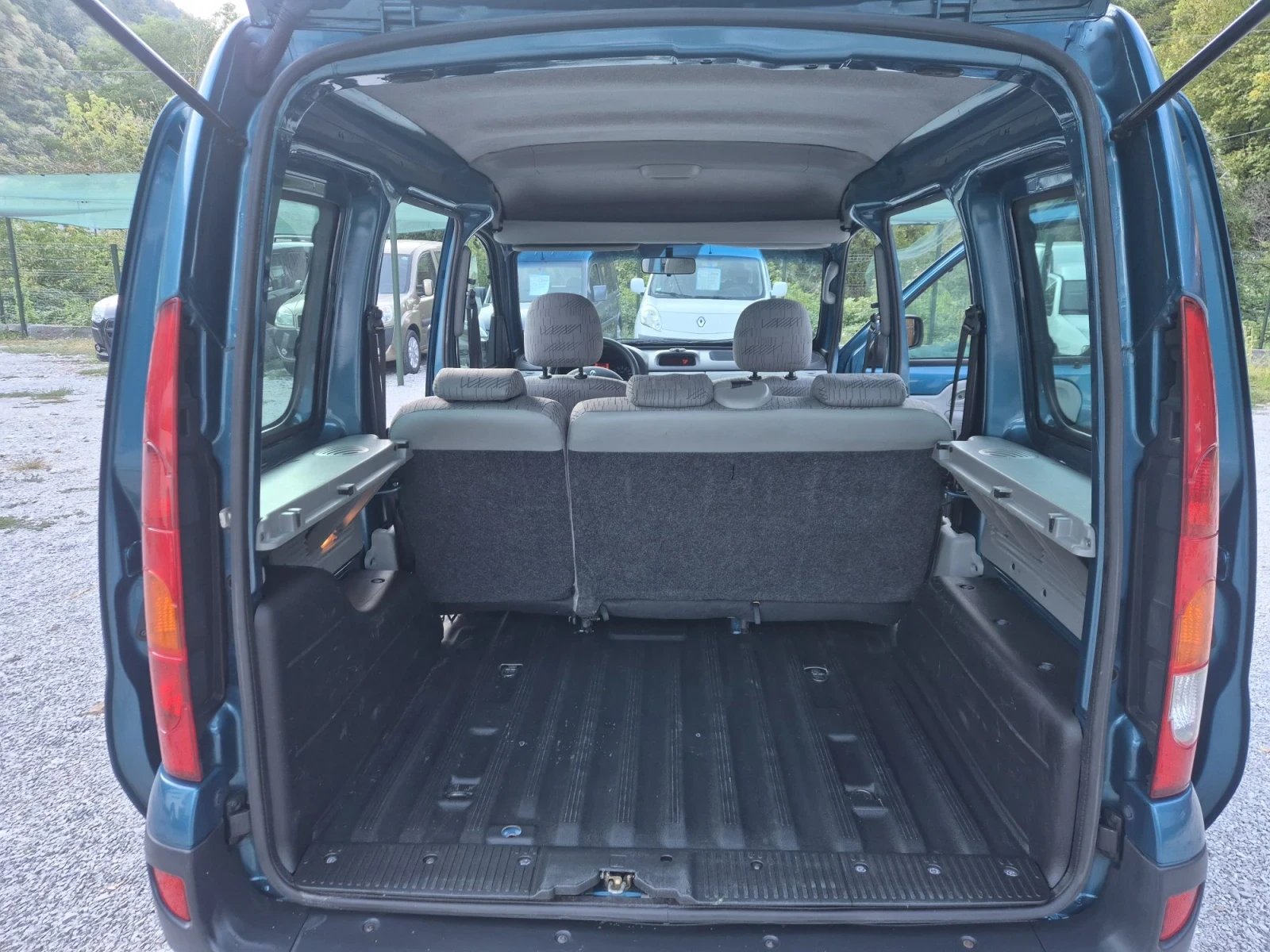 Renault Kangoo 1.5дизел 85к.с, снимка 11 - Автомобили и джипове - 56134150