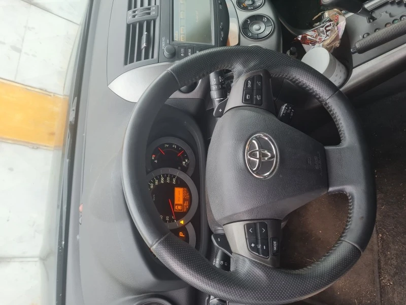 Toyota Rav4 2.2d avtomatik, снимка 9 - Автомобили и джипове - 44960261