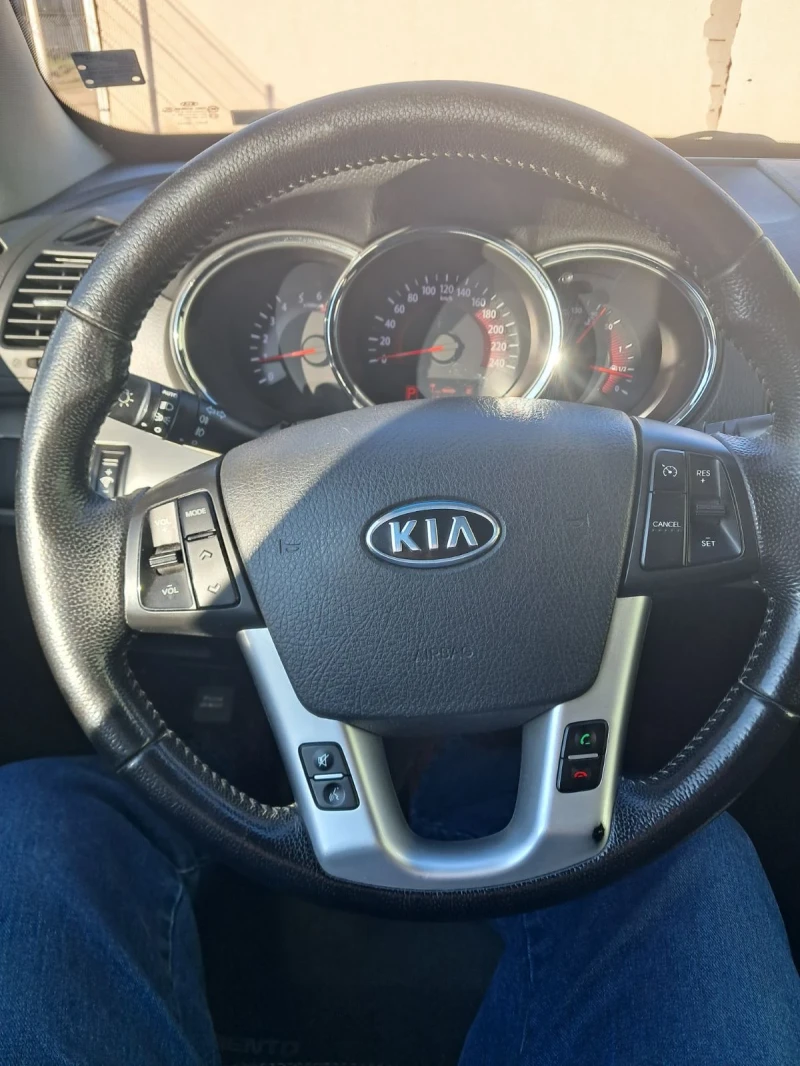 Kia Sorento 2.2CRDI, снимка 12 - Автомобили и джипове - 49047684