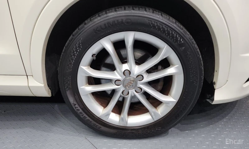 Audi Q3, снимка 5 - Автомобили и джипове - 52997676