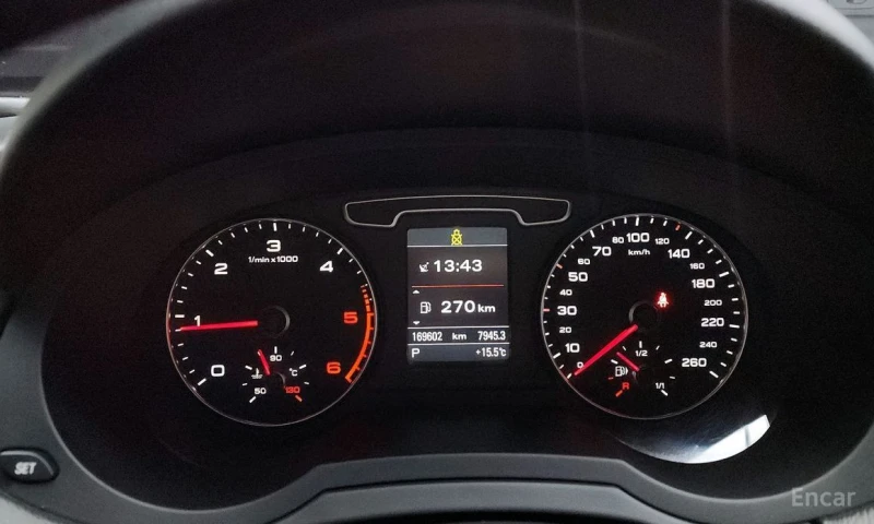 Audi Q3, снимка 8 - Автомобили и джипове - 52997676