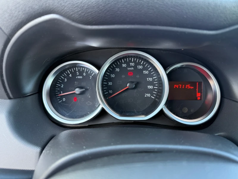 Dacia Duster Камера, парктроник, 142000км БАРТЕР, снимка 13 - Автомобили и джипове - 53053356