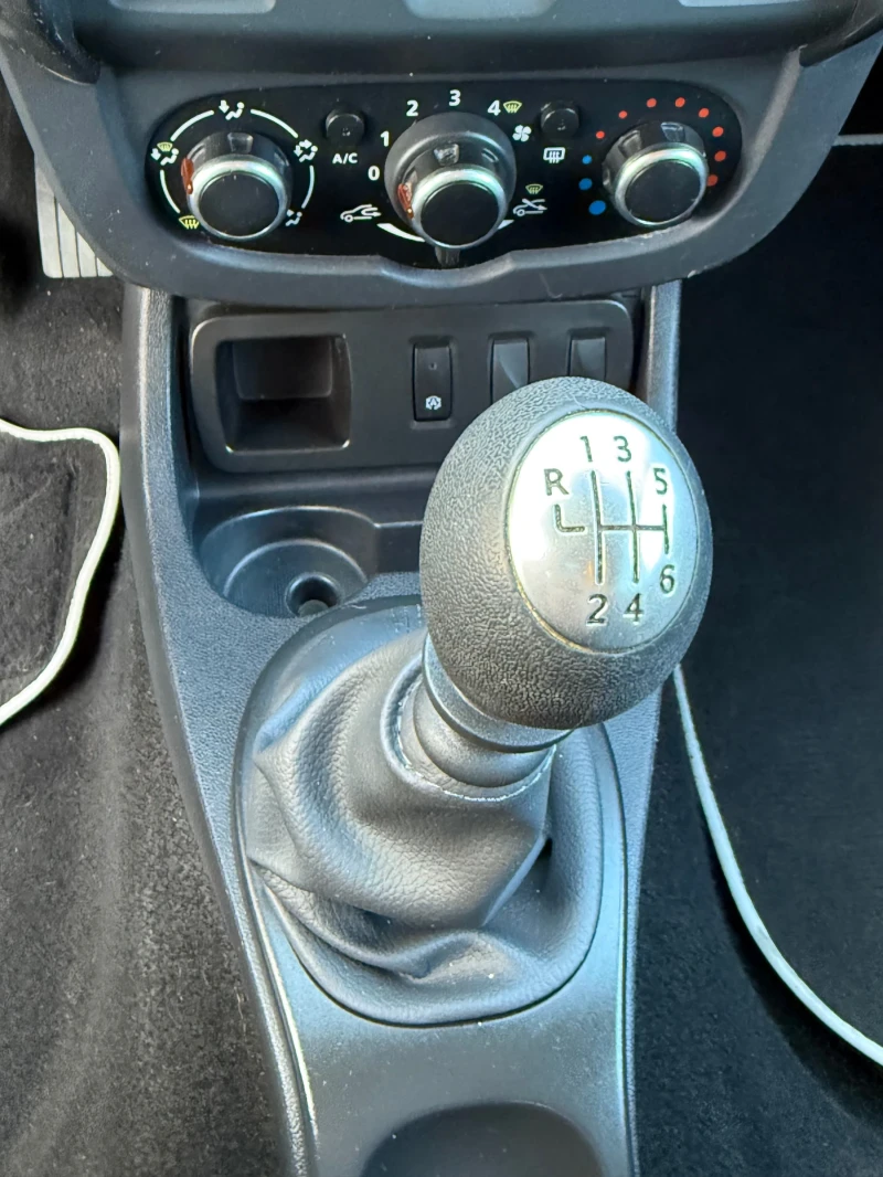 Dacia Duster Камера, парктроник, 142000км БАРТЕР, снимка 14 - Автомобили и джипове - 53053356