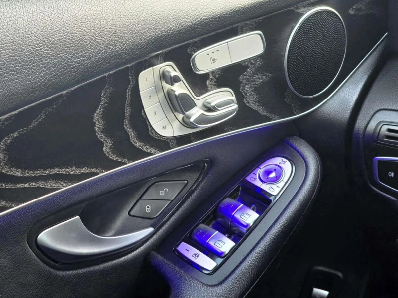 Mercedes-Benz GLC 300 300 4MATIC * CARFAX * АвтоКредит* (ЦЕНА ДО БГ), снимка 17 - Автомобили и джипове - 53262896