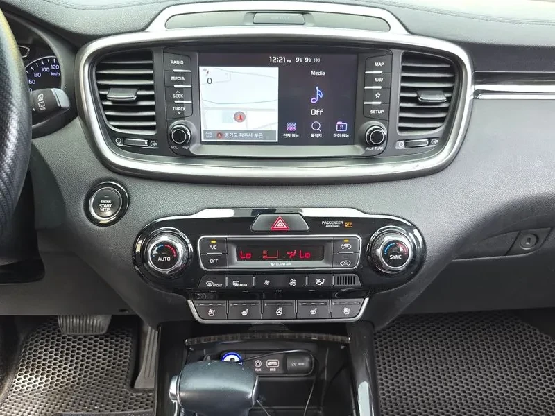 Kia Sorento 2.2 CRDI 4WD - САМО 30% АВАНС, снимка 14 - Автомобили и джипове - 56017234
