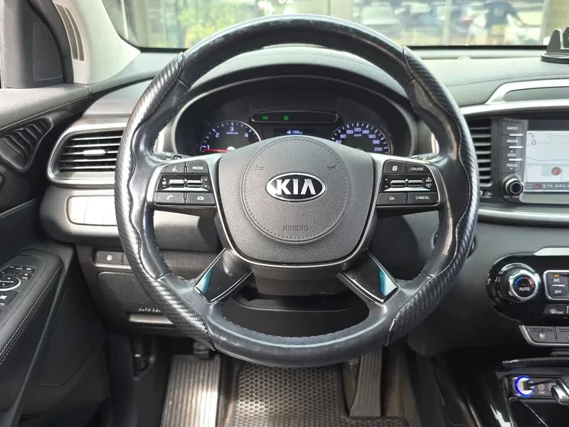 Kia Sorento 2.2 CRDI 4WD - САМО 30% АВАНС, снимка 13 - Автомобили и джипове - 56017234