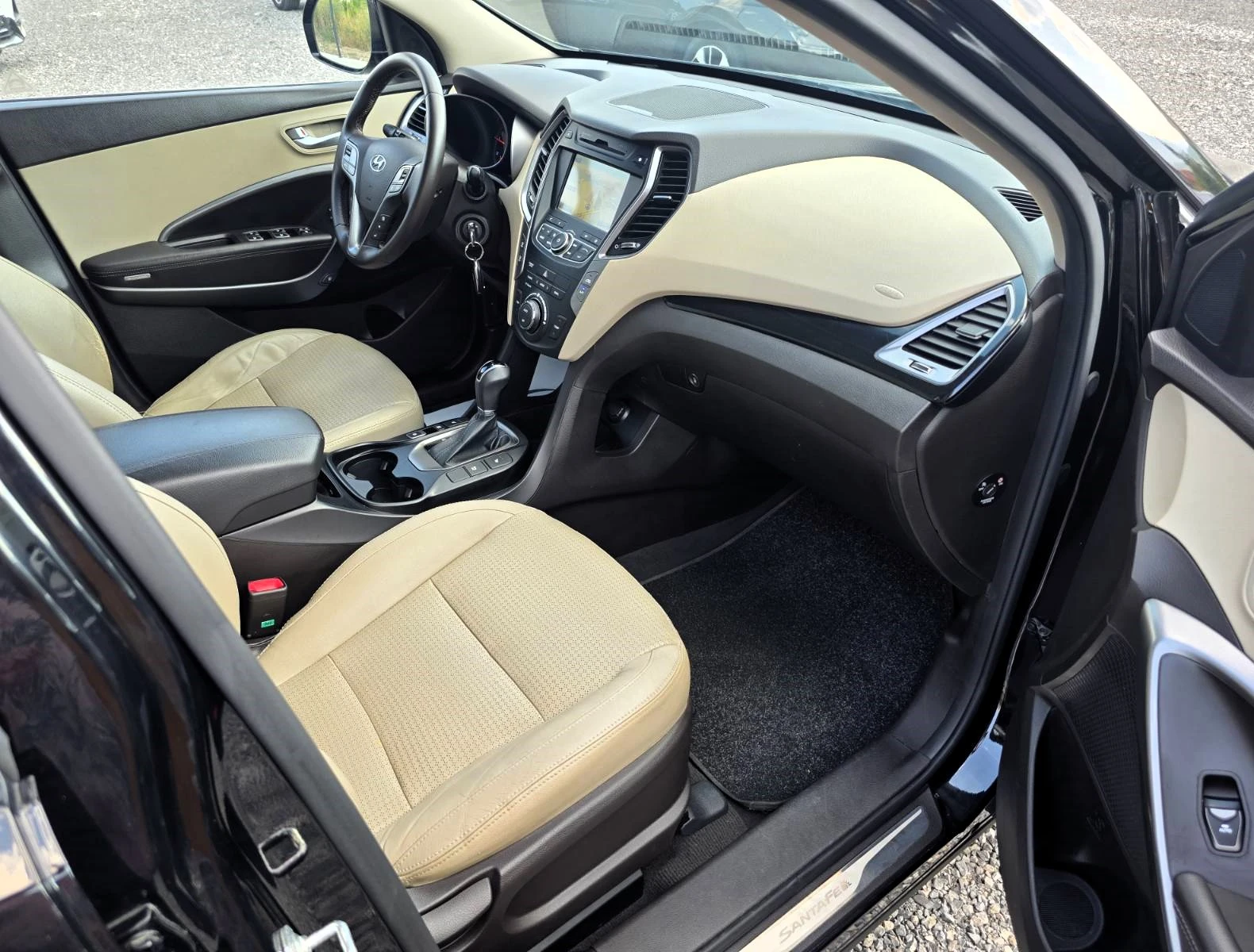 Hyundai Santa fe 2.2crdi/4WD/Automatic/Style, снимка 11 - Автомобили и джипове - 53045859