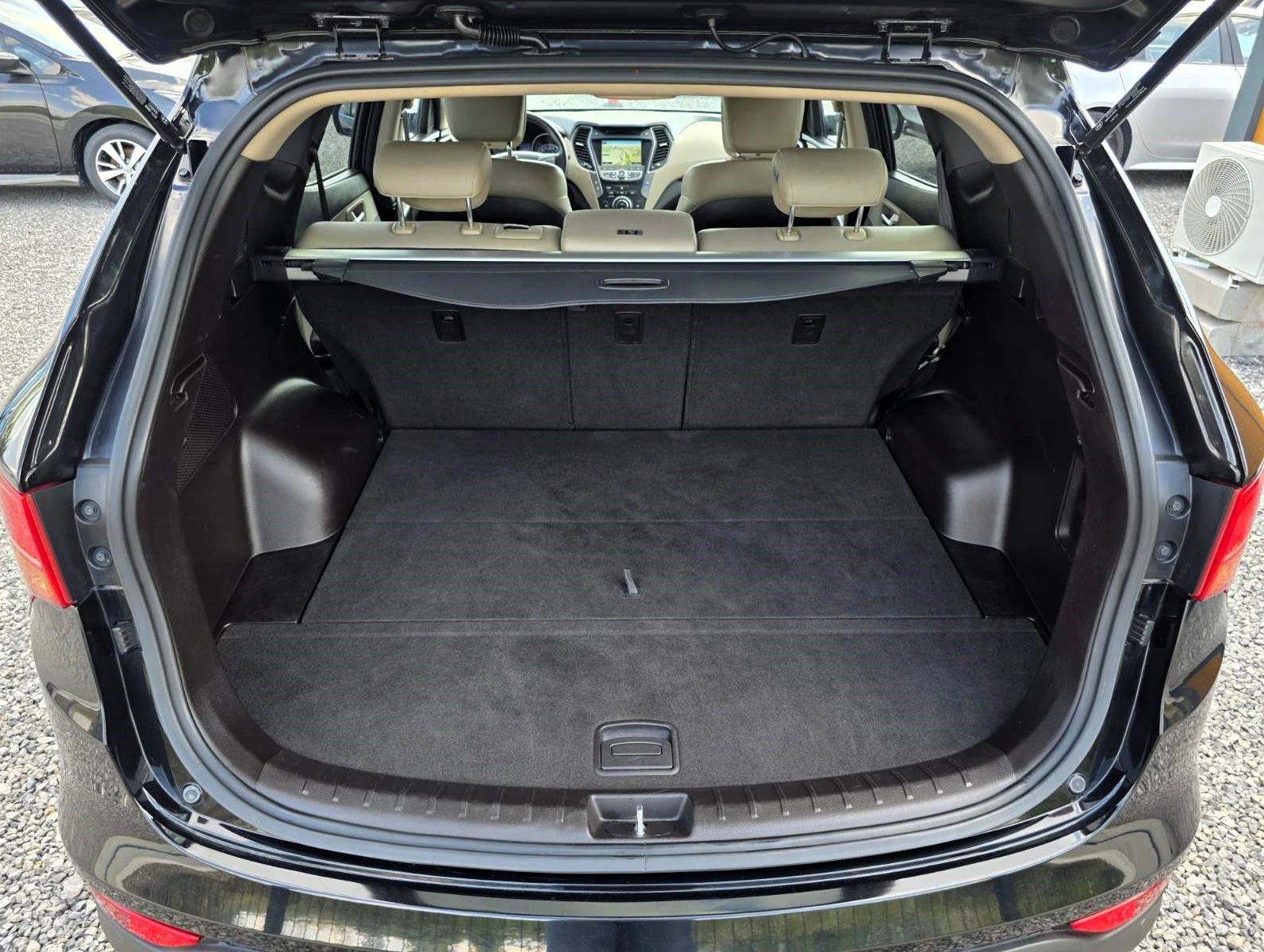 Hyundai Santa fe 2.2crdi/4WD/Automatic/Style, снимка 14 - Автомобили и джипове - 53045859