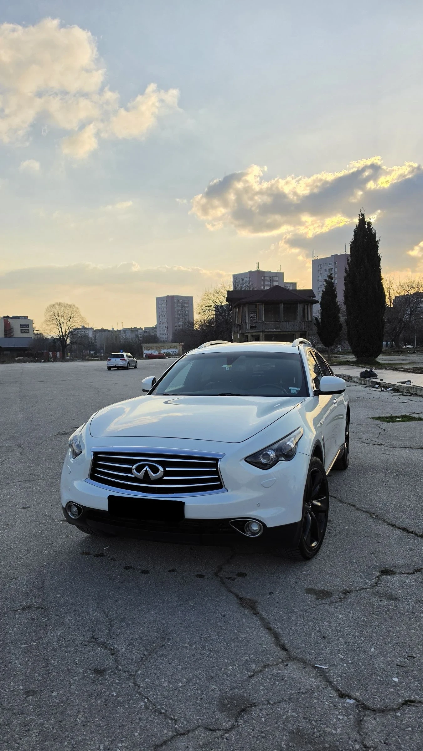 Infiniti QX70 3.0d, снимка 2 - Автомобили и джипове - 53861329