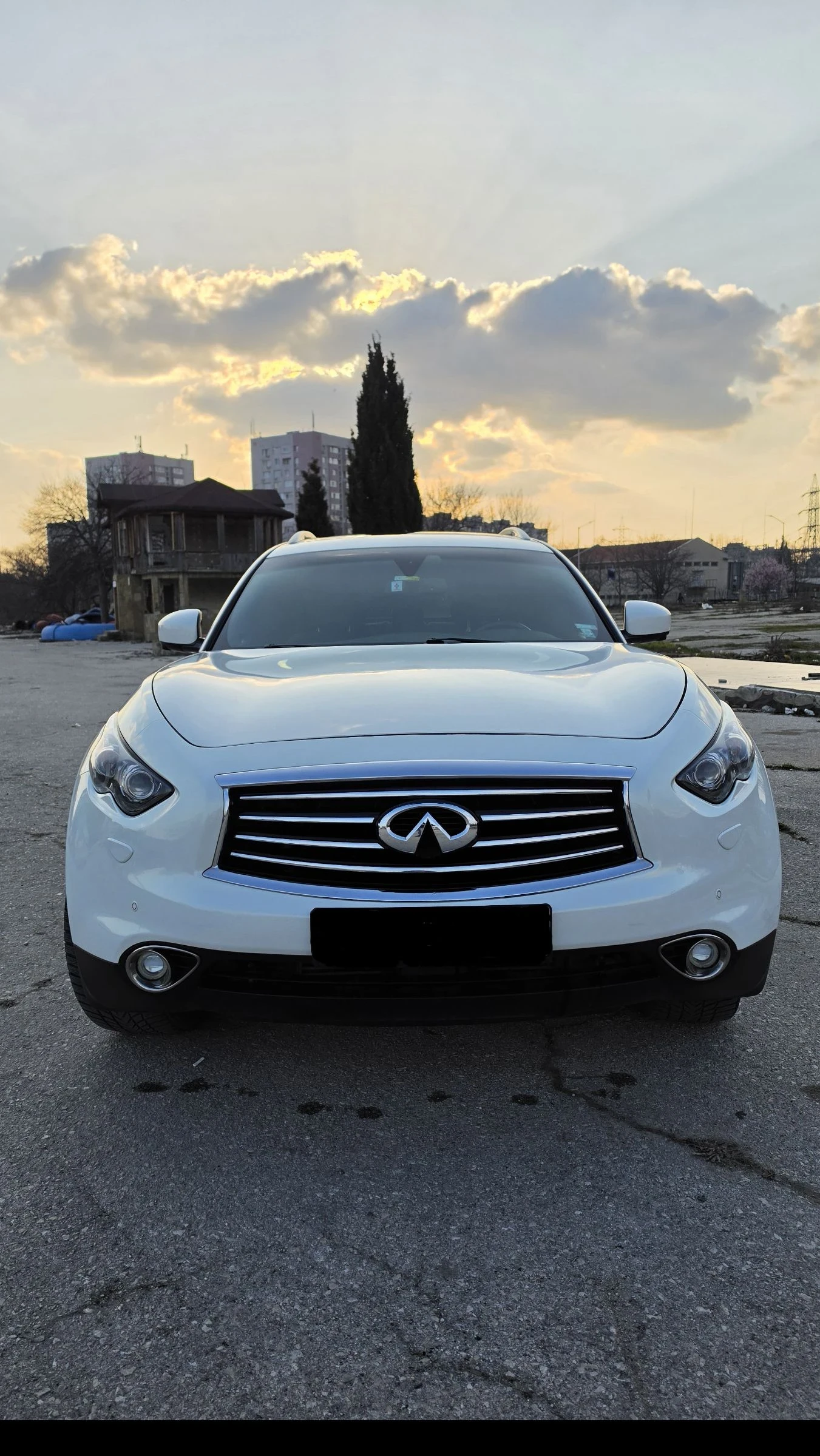 Infiniti QX70 3.0d, снимка 3 - Автомобили и джипове - 53861329