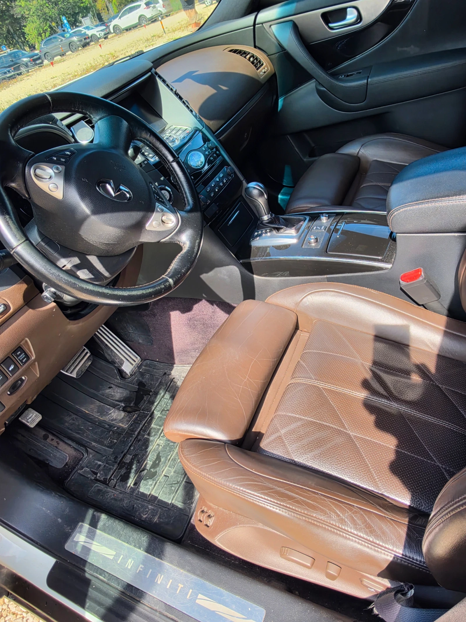 Infiniti QX70 3.0d, снимка 8 - Автомобили и джипове - 56273426