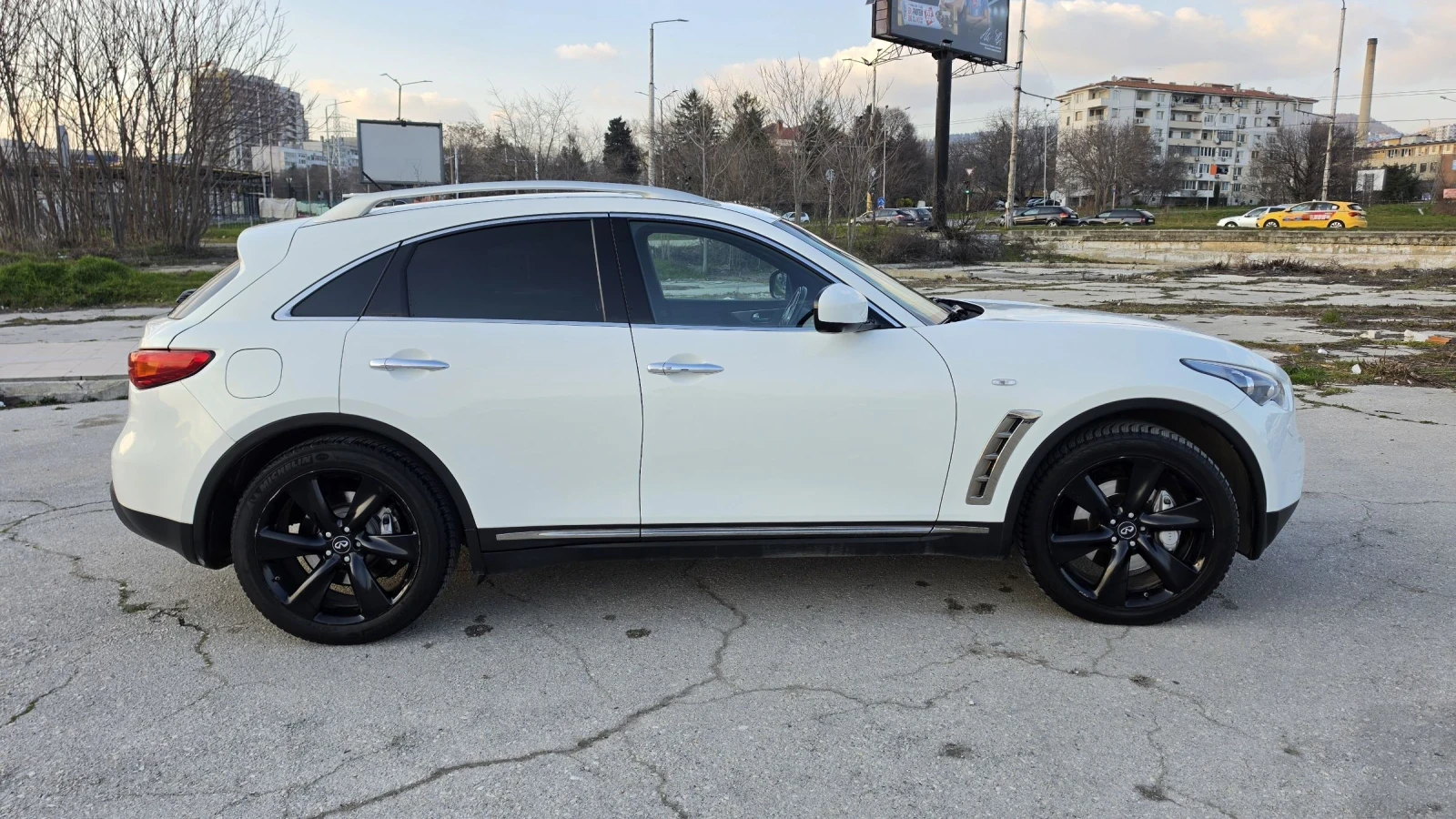 Infiniti QX70 3.0d, снимка 5 - Автомобили и джипове - 53861329