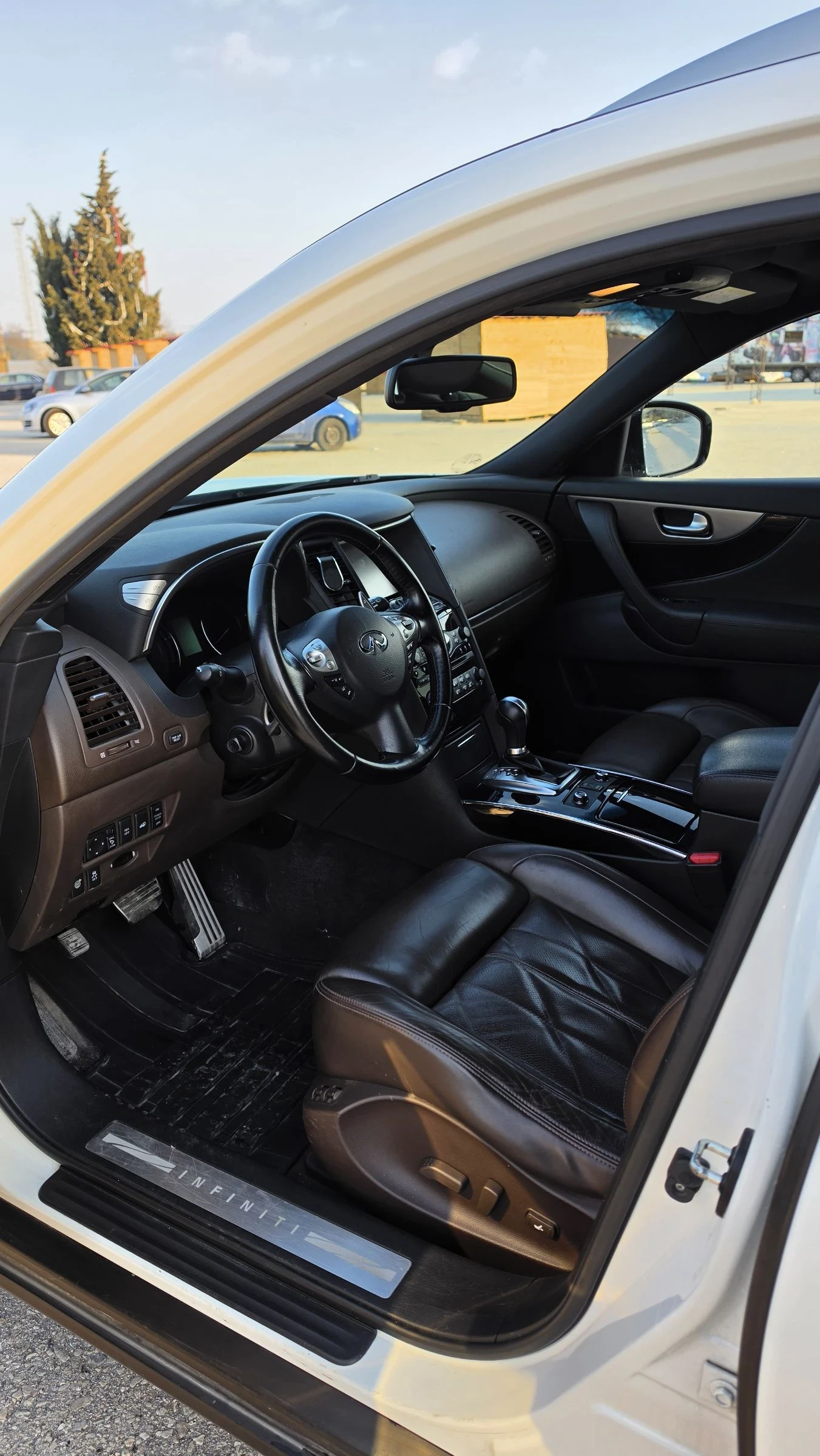 Infiniti QX70 3.0d, снимка 10 - Автомобили и джипове - 53861329