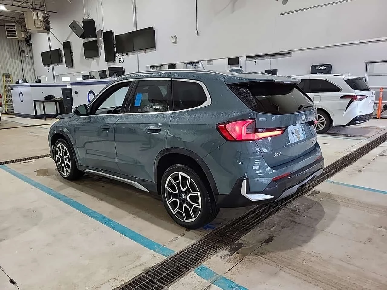 BMW X1 XDRIVE28I| PANORAMA| LANE ASSIST| CARFAX| , снимка 4 - Автомобили и джипове - 53997396