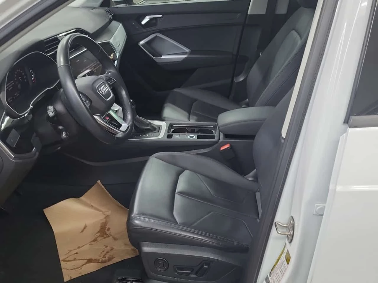 Audi Q3 Komfort /CAMERA/ПОДГРЕВИ, снимка 5 - Автомобили и джипове - 54706634