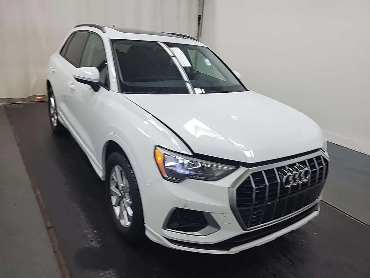 Audi Q3 Komfort /CAMERA/ПОДГРЕВИ, снимка 3 - Автомобили и джипове - 54706634
