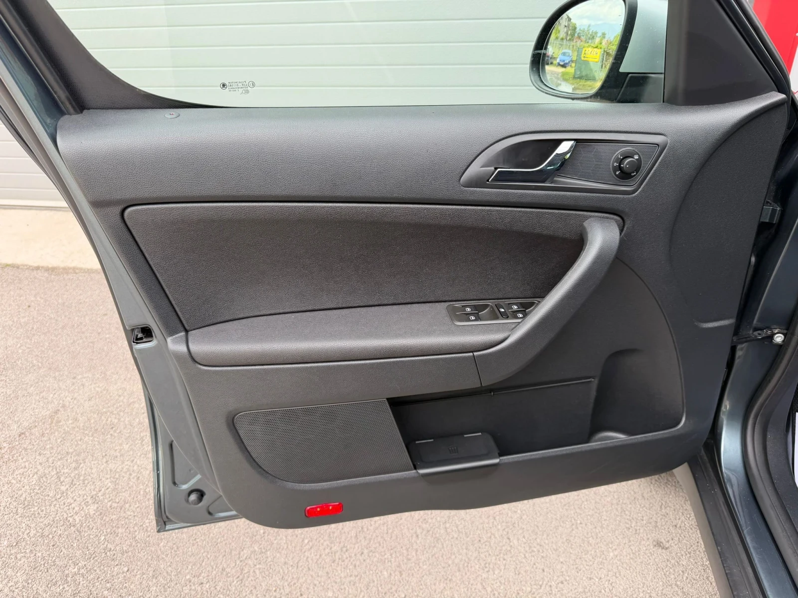 Skoda Yeti 1.2I AUTOMATIK DSG KEY LESS NAVI 360KAMERA EVRO 6B, снимка 12 - Автомобили и джипове - 54753119