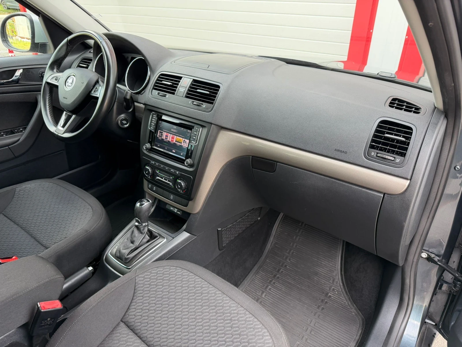 Skoda Yeti 1.2I AUTOMATIK DSG KEY LESS NAVI 360KAMERA EVRO 6B, снимка 15 - Автомобили и джипове - 54753119