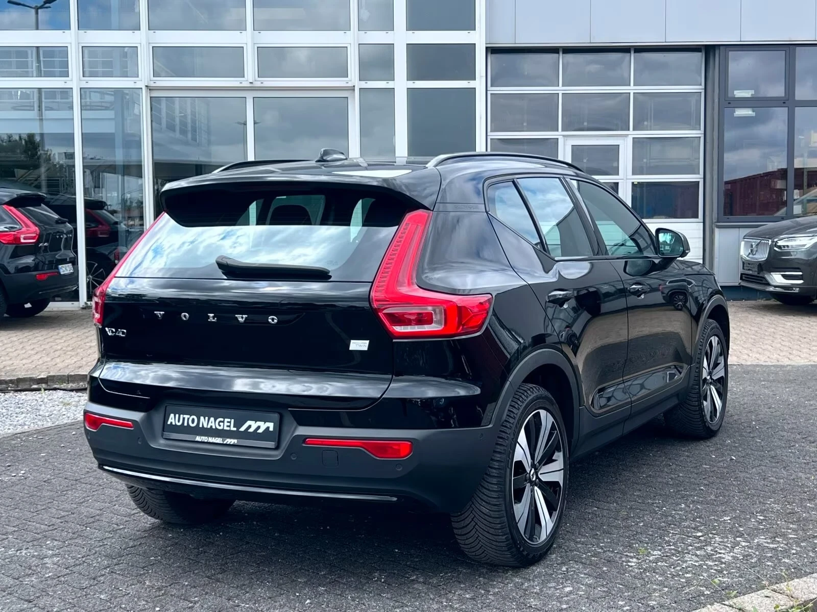 Volvo XC40 EV Twin Ultimate AWD 360 DIST Winter Pack H/K PANO, снимка 6 - Автомобили и джипове - 55386841
