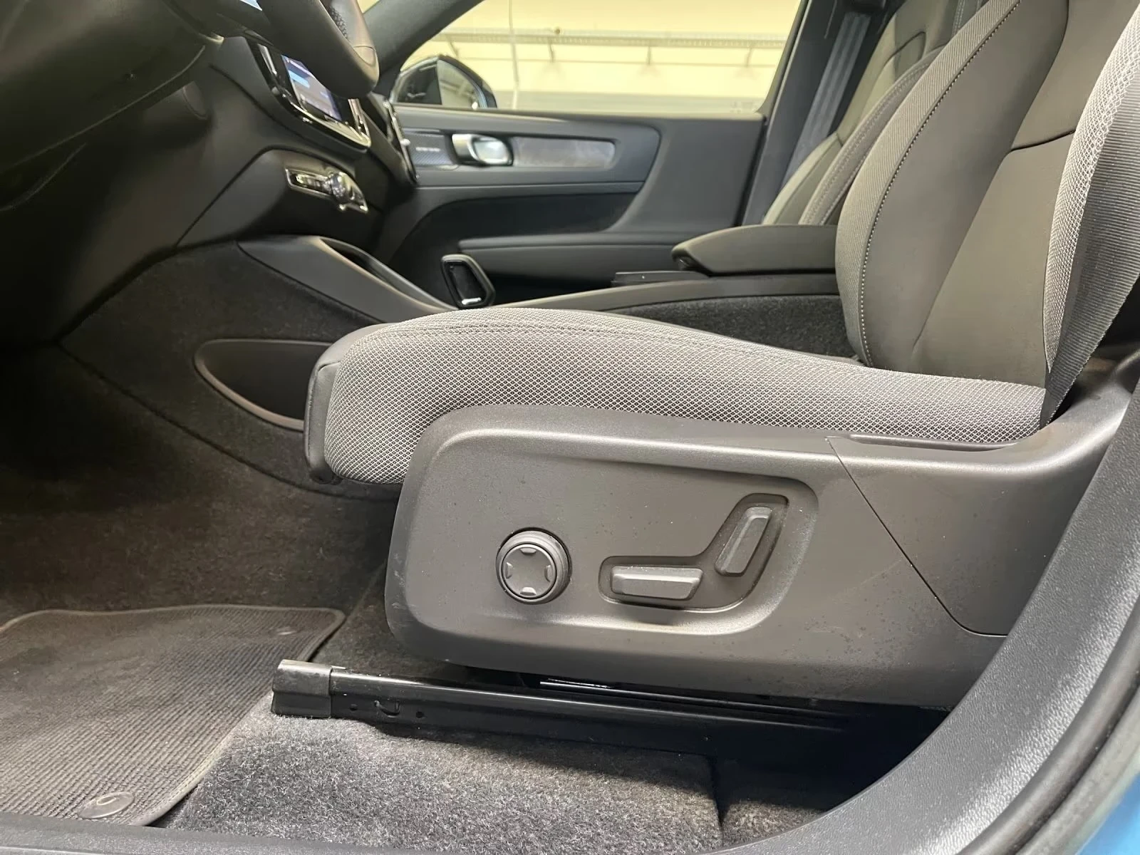 Volvo XC40 EV Twin Ultimate AWD 360 DISTR Winter Pack H/K K-L | Mobile.bg � ����������� 8