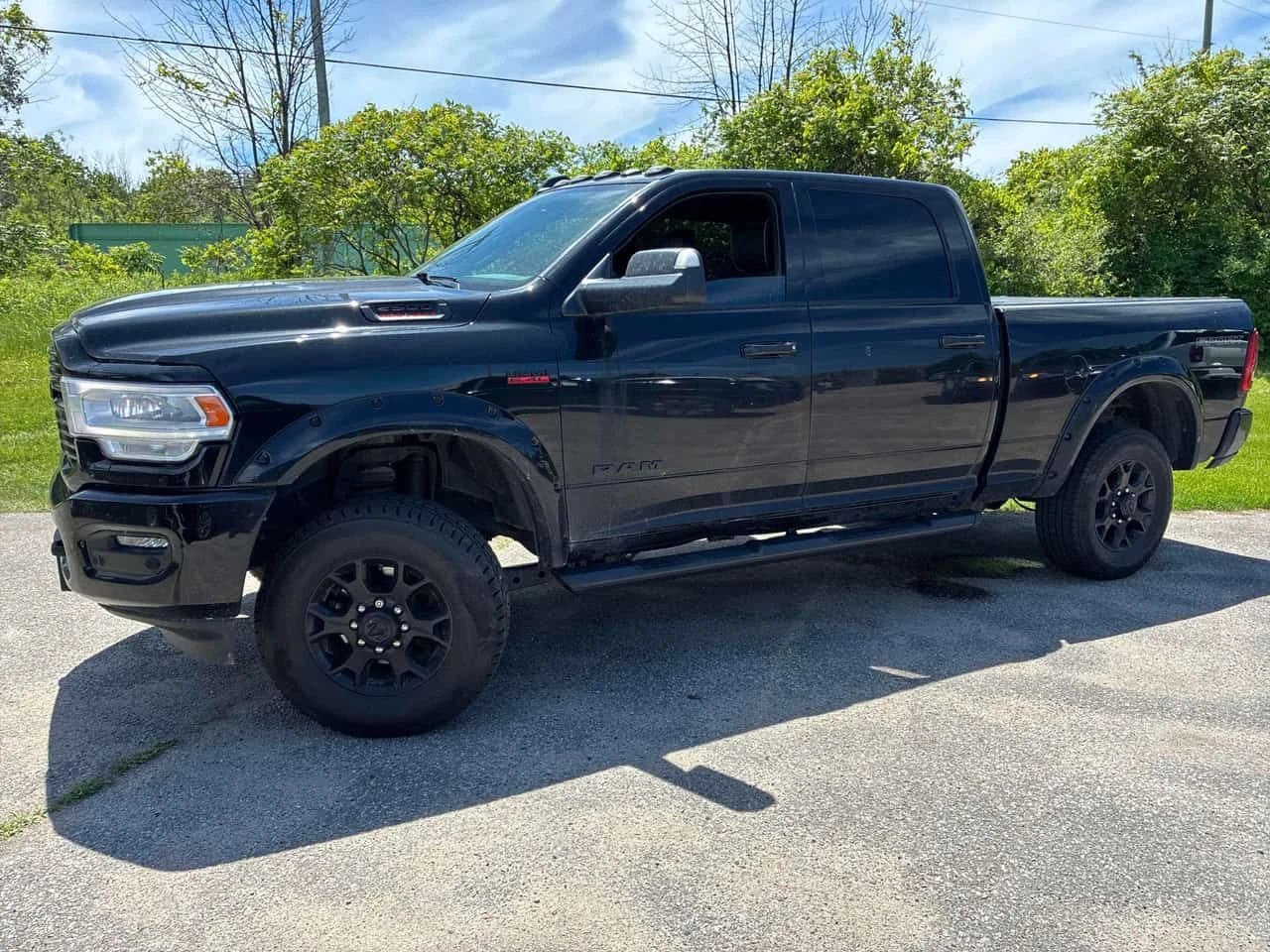 Dodge RAM 2500  Laramie 6.4L / ОБДУХВАНЕ / ВЪЗДУХ / LED , снимка 2 - Автомобили и джипове - 55391886